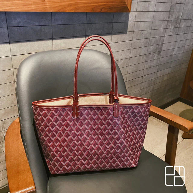 Croyard Handbag – Stylish & Spacious