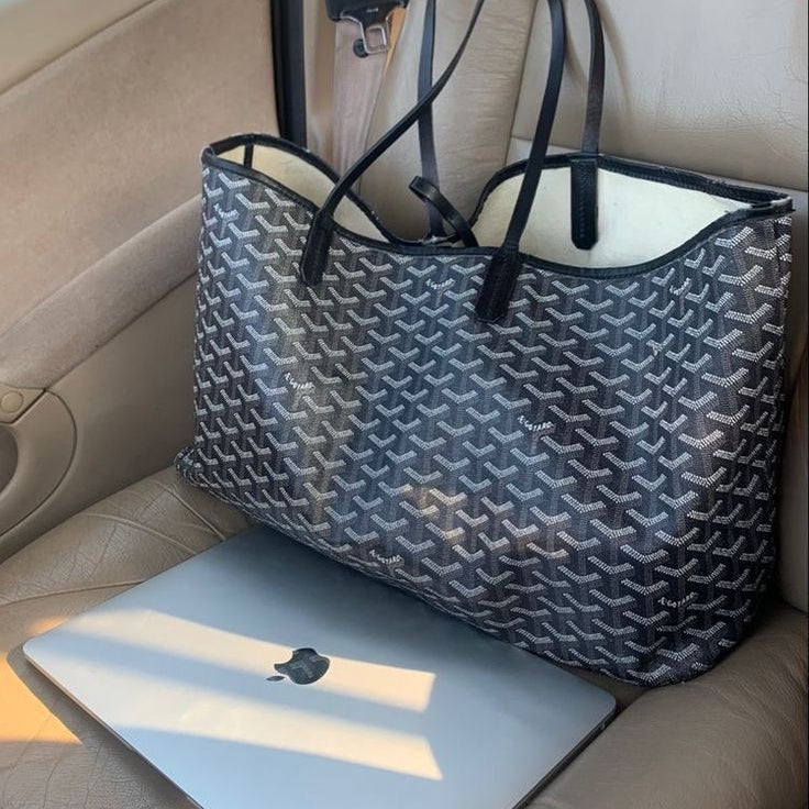 Croyard Handbag – Stylish & Spacious